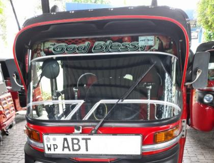 Bajaj 4 Stroke Three-wheeler for sale at Riyasakwala Bandaragama