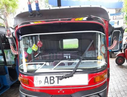Bajaj 4 Stroke Three-wheeler for sale at Riyasakwala Bandaragama