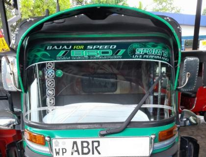 Bajaj 4 Stroke Three-wheeler for sale at Riyasakwala Bandaragama