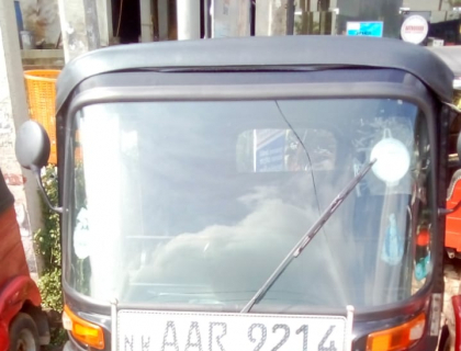 Bajaj 4 Stroke Three-wheeler for sale at Riyasakwala Madurankuliya