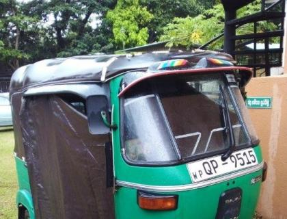 Bajaj 4 Stroke Three-wheeler for sale at Negombo