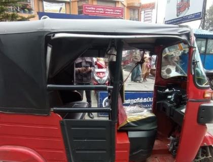 Bajaj 4 Stroke Three-wheeler for sale at Riyasakwala Nuwara Eliya