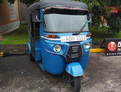 Bajaj 4 Stroke Three-wheeler for sale at Riyasakwala Ampara