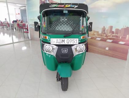 Bajaj 4 Stroke Three-wheeler for sale at Riyasakwala Ampara