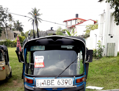 3W         Bajaj 4 Stroke Three-wheeler for sale at Boralesgamuwa