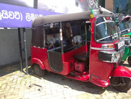 Bajaj 4 Stroke Three-wheeler for sale at Galle