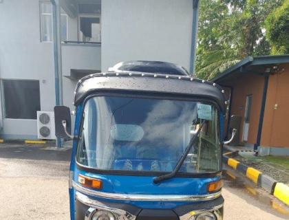 Bajaj 4 Stroke Three-wheeler for sale at Riyasakwala Matara