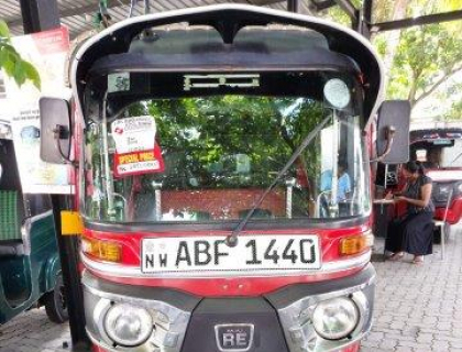 3W Bajaj 4 Stroke Three-wheeler for sale at Riyasakwala Battaramulla