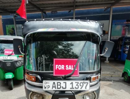 Bajaj 4 Stroke Three-wheeler for sale at Riyasakwala Maligawatta