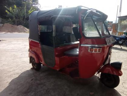 Bajaj 4 Stroke Three-wheeler for sale at Riyasakwala Nuwara Eliya