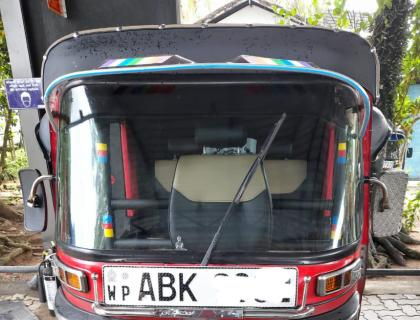Bajaj 4 Stroke Three-wheeler for sale at Riyasakwala Bandaragama