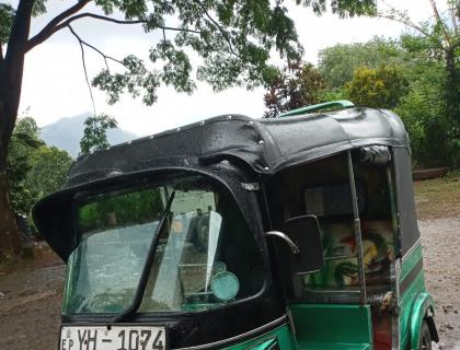 Bajaj 4 Stroke Three-wheeler for sale at Riyasakwala Nuwara Eliya