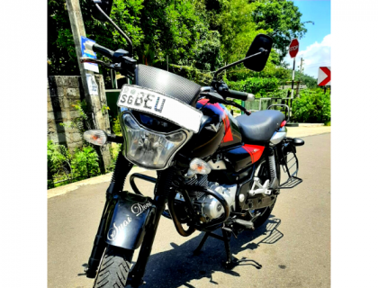 Bajaj V15 for sale at Riyasakwala Mawanella