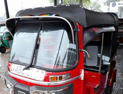 Bajaj 4 Stroke Three-wheeler for sale at Riyasakwala Bandaragama