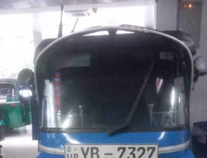 Bajaj Three Wheel for sale at Rathnapura