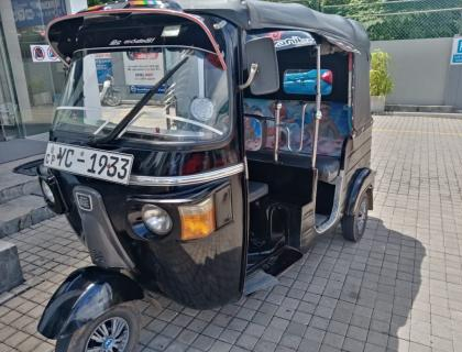 Bajaj 4 Stroke Three-wheeler for sale at Kurunegala