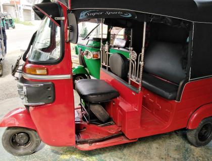 Bajaj Three Wheel for sale at Rathnapura Riyasakwala