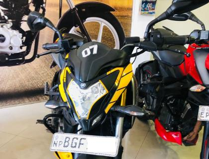 BAJAJ-PULSAR 200 NS-BRIGHT YELLOW & MATTE PEWTER GREY