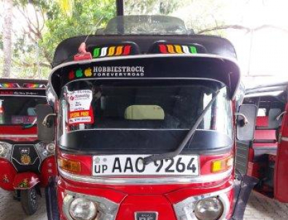 3W Bajaj 4 Stroke Three-wheeler for sale at Riyasakwala Battaramulla