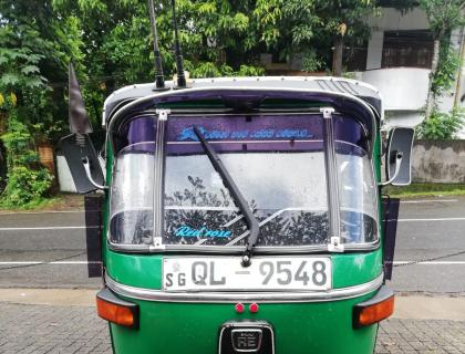 Bajaj Three Wheel for sale at Rathnapura Riyasakwala