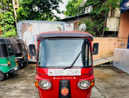 Bajaj 4 Stroke Three-wheeler for sale at Riyasakwala Kegalle