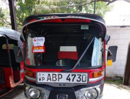 3W Bajaj 4 Stroke Three-wheeler for sale at Riyasakwala Battaramulla