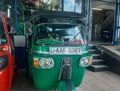 Bajaj 4 Stroke Three-wheeler for sale at Riyasakwala Kegalle