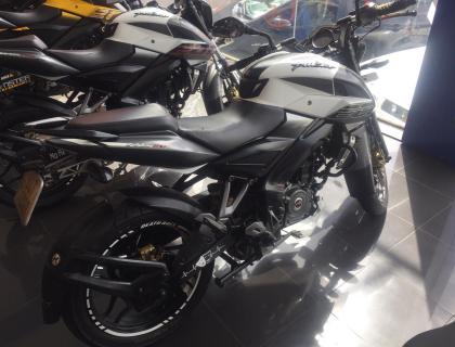 Bajaj Pulsar 200 for Sale at Riyasakwala Battaramulla