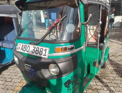 Bajaj 4 Stroke Three-wheeler for sale at Riyasakwala Yakkala