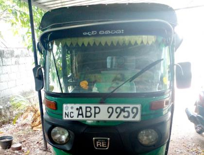 Bajaj Three Wheel For Sale In Dambulla