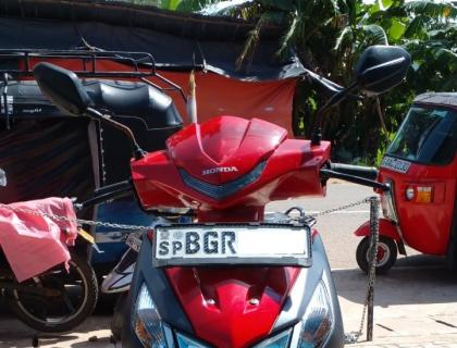 HONDA DIO SCOOTER AT RIYASAKWALA GALLE