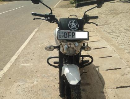 BAJAJ-V 15-MOTOR BIKE AT RIYASAKWALA GALLE