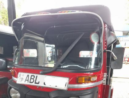 Bajaj 4 Stroke Three-wheeler for sale at Riyasakwala Bandaragama