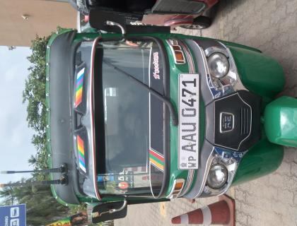 Bajaj 4 Stroke Three-wheeler for sale at Negombo