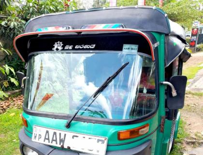 Bajaj 4 Stroke Three-wheeler for sale at Riyasakwala Bandaragama