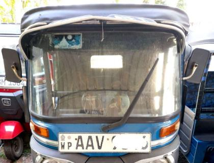 Bajaj 4 Stroke Three-wheeler for sale at Riyasakwala Bandaragama