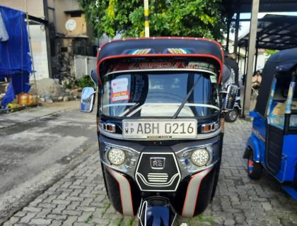 Bajaj 4 Stroke Three-wheeler for sale at Riyasakwala Battaramulla