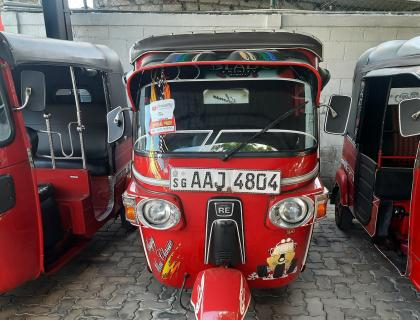 Bajaj 4 Stroke Three-wheeler for sale at Riyasakwala Battaramulla