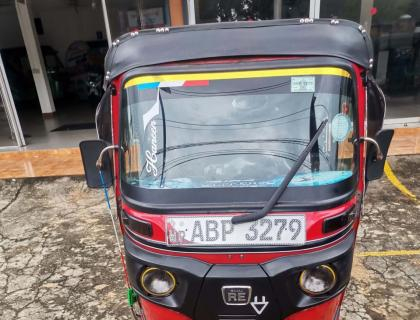 Bajaj 4 Stroke Three-wheeler for sale at trincomalee