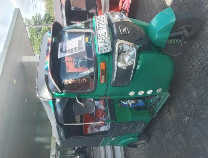 Bajaj Three Wheel for sale at Rathnapura Riyasakwala