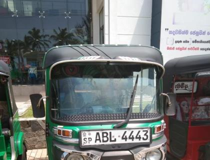 Negotiable BAJAJ THREE WHEELER 2016 SALE AT AMBALANGODA