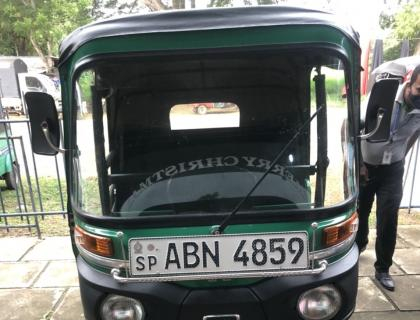Bajaj 4 Stroke Three-wheeler for sale at Ambalantota
