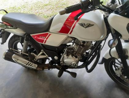 Bajaj V 15 Motor bike for sale at Akmeemana