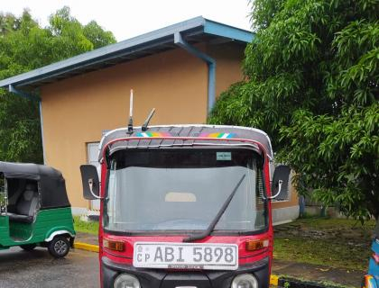 Bajaj 4 Stroke Three-wheeler for sale at Riyasakwala Ampara