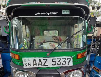 Bajaj 4 Stroke Three-wheeler for sale in Batticaloa