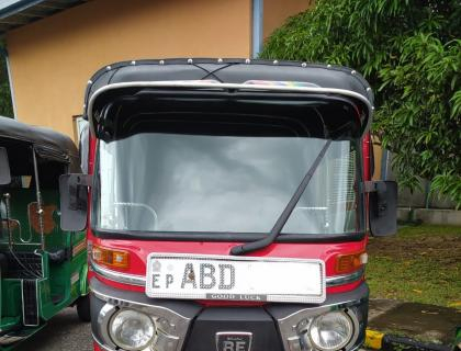 Bajaj 4 Stroke Three-wheeler for sale at Riyasakwala Ampara