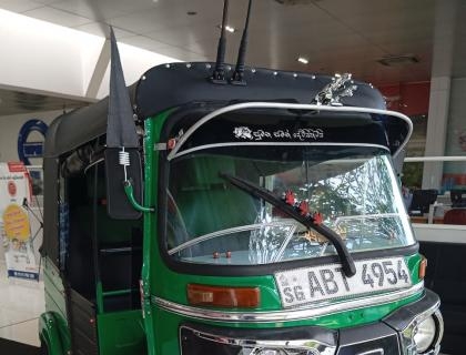 Bajaj Three wheel for sale at Rathnapura