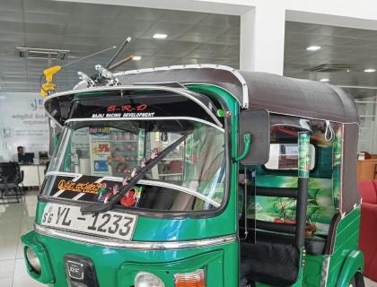 Bajaj Three wheel for sale at Rathnapura