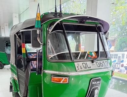 Bajaj Three wheel for sale at Rathnapura