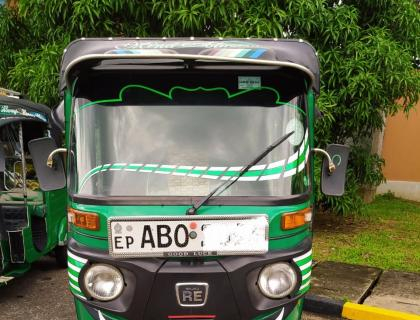 Bajaj 4 Stroke Three-wheeler for sale at Riyasakwala Ampara